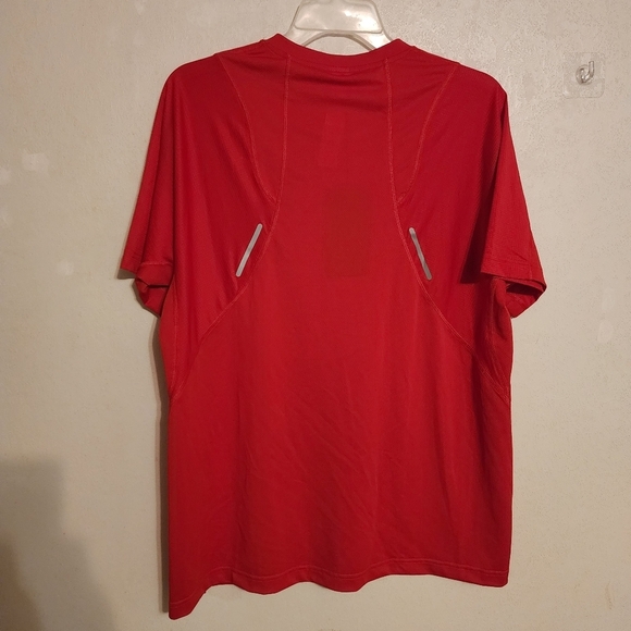 Fabletics Mens The O2 Tee Short Sleeve Heated Red Size L NWT - Picture 6 of 8